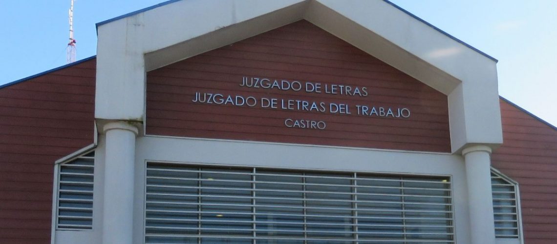 Juzgado del Trabajo de Castro ordena indemnizar a recolectores de basura que sufrieron grave accidente laboral.